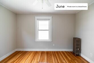 Room in Shared 4 bed/1 bath home in Somerville, MA - Building Photo - Building Photo