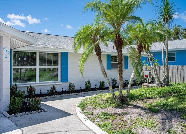 232 Pocono Trail E in Nokomis, FL - Building Photo - Building Photo