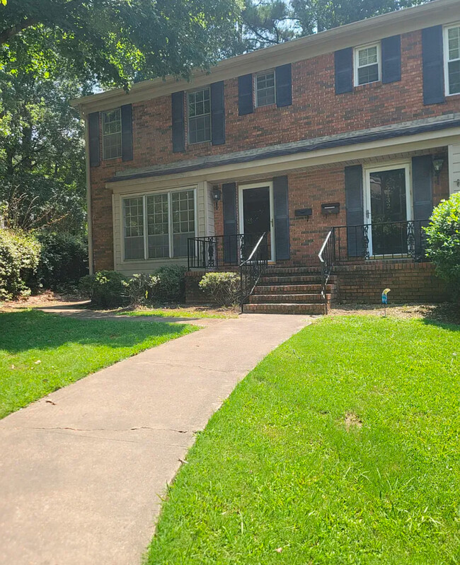 2134 Montreat Pky in Vestavia Hills, AL - Foto de edificio - Building Photo