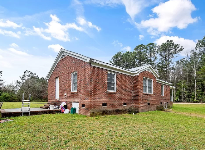 2321 Zollie Jones Rd in Fayetteville, NC - Building Photo