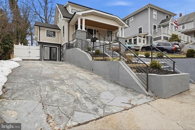 property at 2211 Franklin St NE