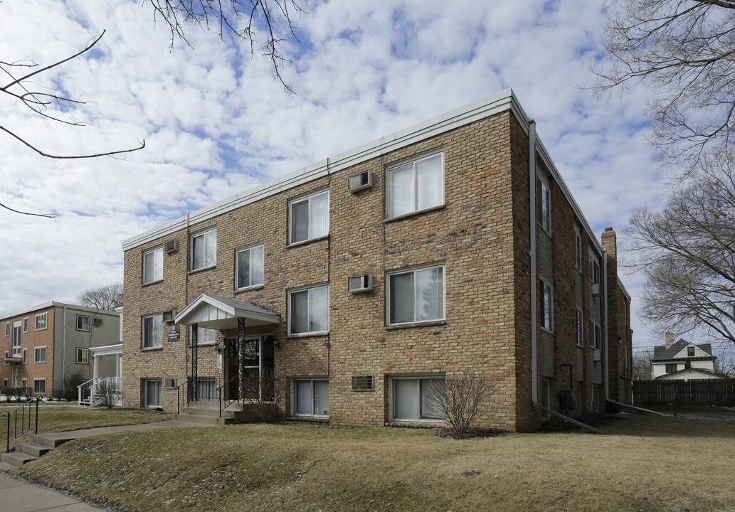 2712 Pillsbury Ave S in Minneapolis, MN - Building Photo