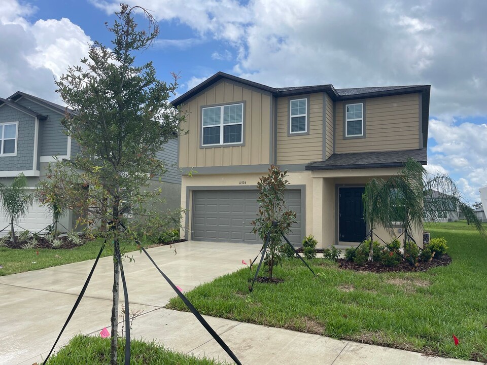 11524 Radiant Shr Lp in San Antonio, FL - Building Photo