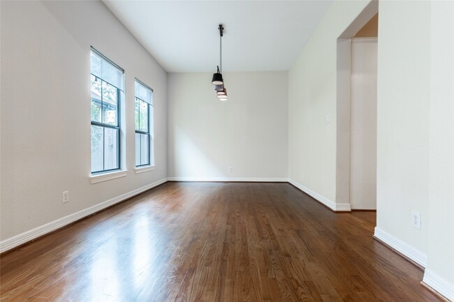 2923 Royal Oaks Crest