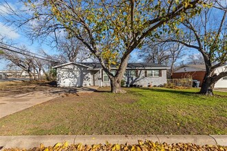 1001 Altamont Dr in Fort Worth, TX - Building Photo - Building Photo