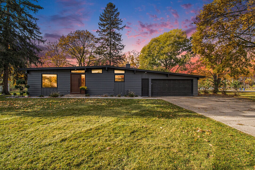 1155 Carpenter Ave NW in Grand Rapids, MI - Foto de edificio