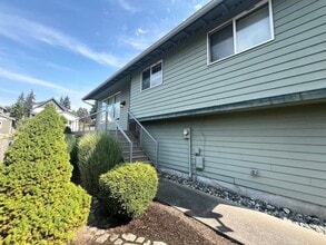 26255 Iowa Ave NE in Kingston, WA - Building Photo - Building Photo