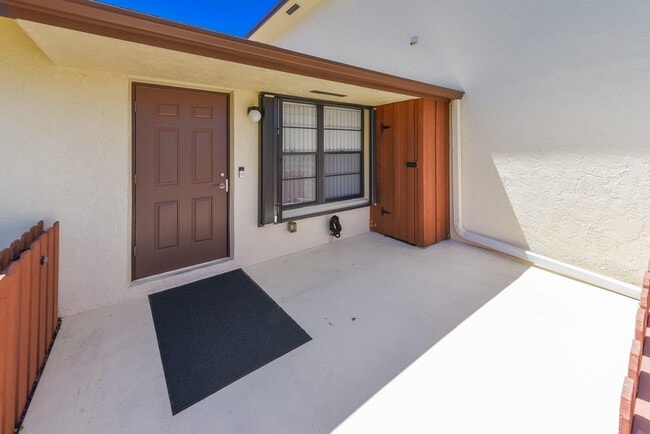 property at 7914 SE Villa Cir