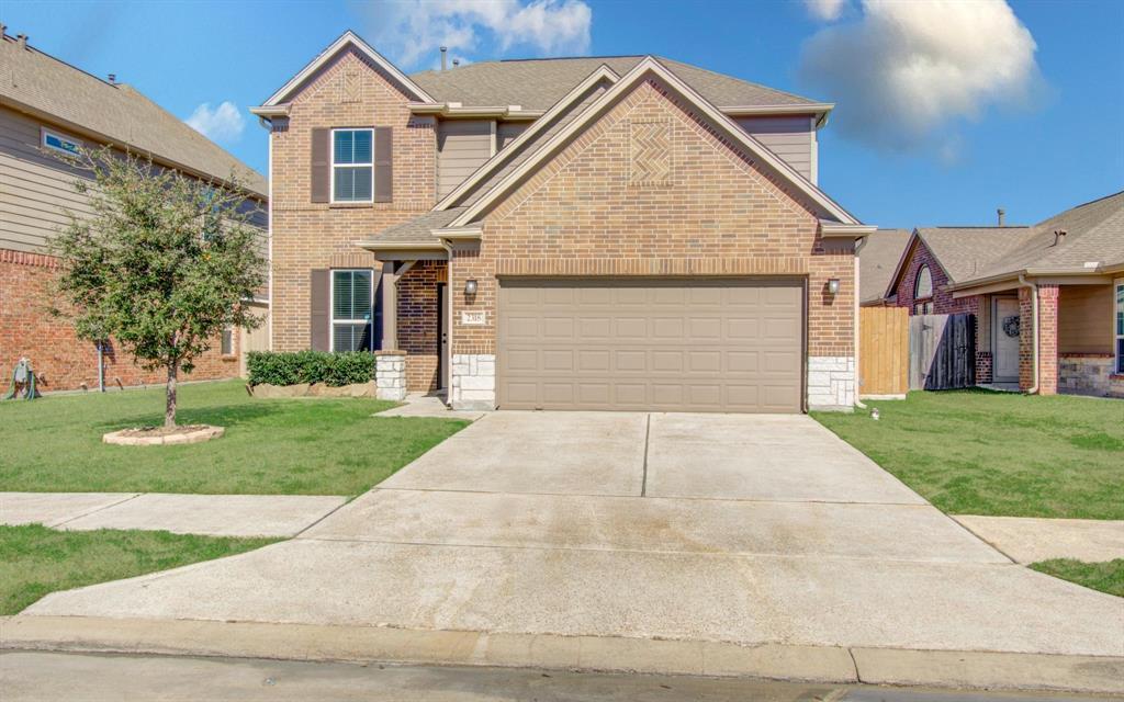 2318 Spring Hollow Dr in Baytown, TX - Foto de edificio