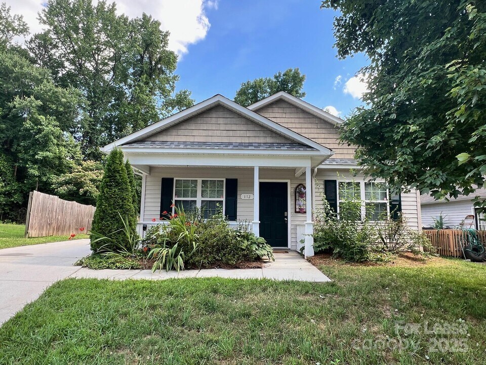 112 Leonard St in Mooresville, NC - Building Photo