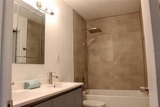 9101 Tudor Dr in Tampa, FL - Building Photo - Building Photo