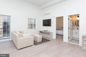 211 St Paul St in Baltimore, MD - Building Photo - Building Photo