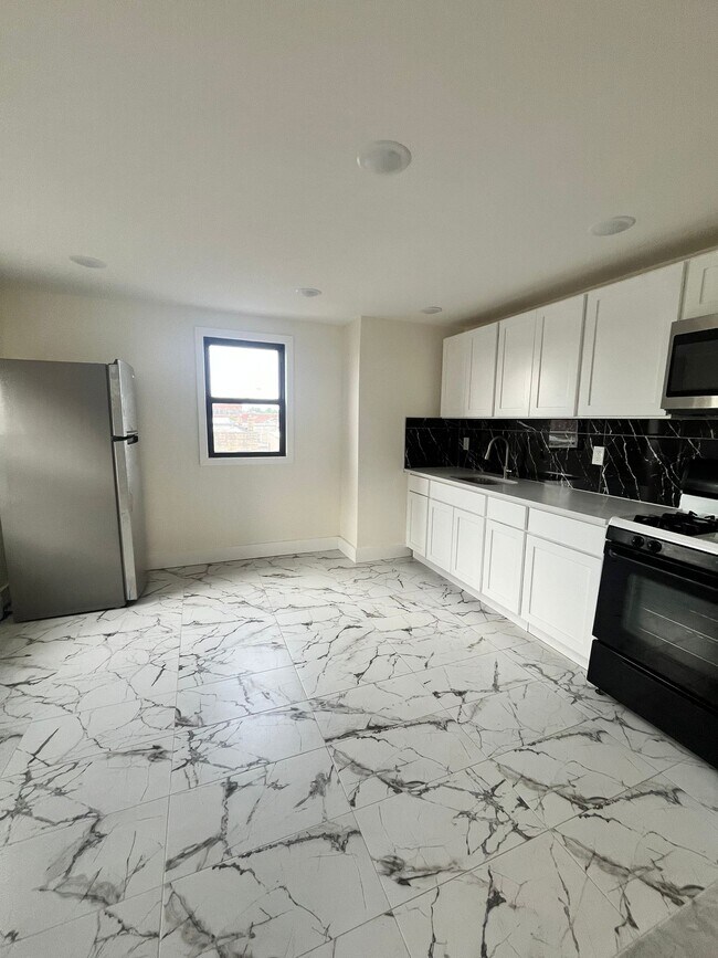 595 Bramhall Ave, Unit 3 in Jersey City, NJ - Foto de edificio - Building Photo