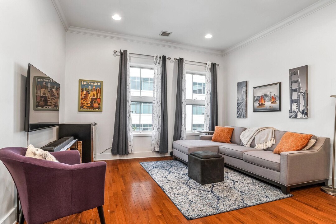 61 Grand St in Jersey City, NJ - Building Photo