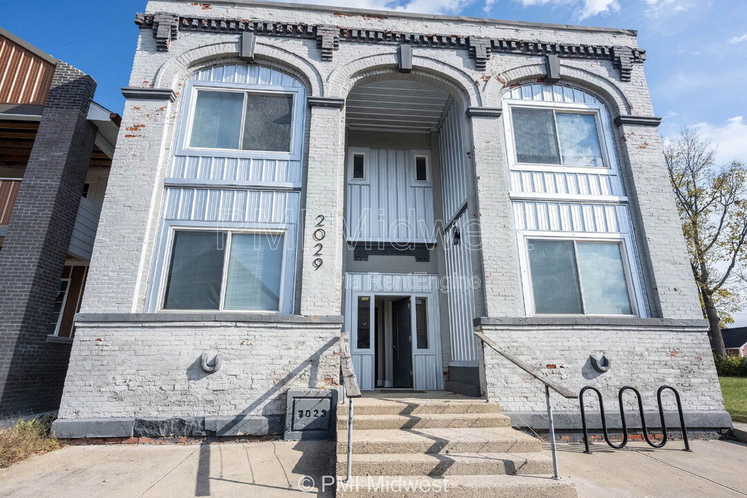 2029 N College Ave in Indianapolis, IN - Foto de edificio