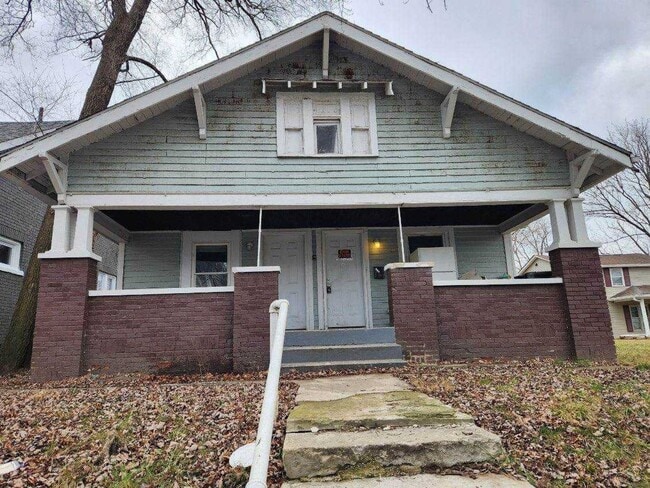 property at 608 N Dearborn St