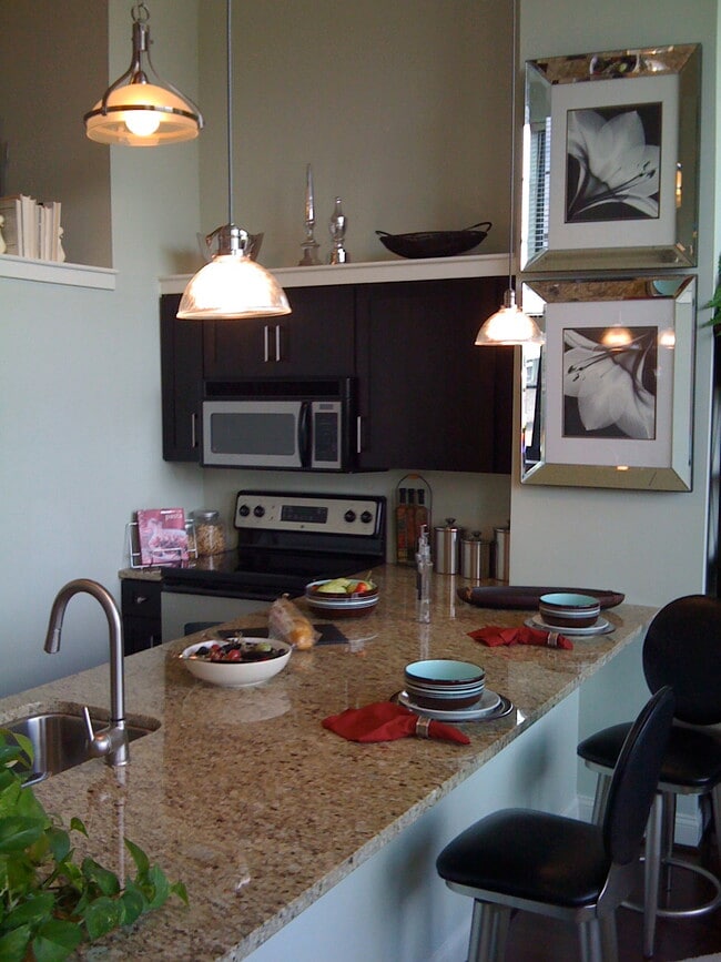 2429 Locust St, Unit 205 in Philadelphia, PA - Foto de edificio - Building Photo