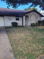 4701 Crepe Myrtle Ln in Pasadena, TX - Building Photo