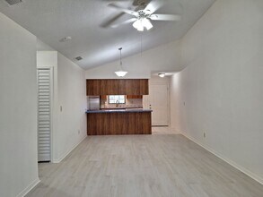 306 Paradise Ln in Edgewater, FL - Building Photo - Building Photo