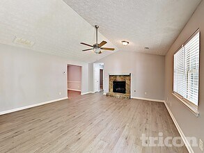 99 Mallie Ct in Hampton, GA - Foto de edificio - Building Photo