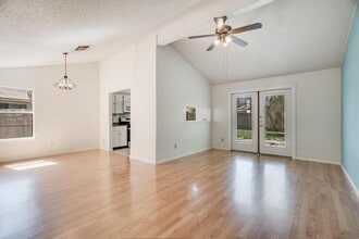 10422 Firethorn Ln in Austin, TX - Building Photo - Building Photo