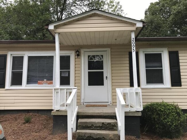 2095 Vickers Rd in Huntersville, NC - Building Photo - Building Photo