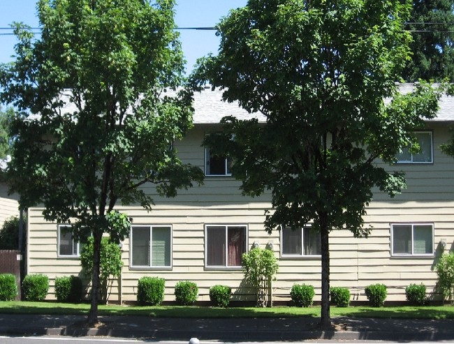 Greenwood Village Apartments in Portland, OR - Building Photo - Building Photo