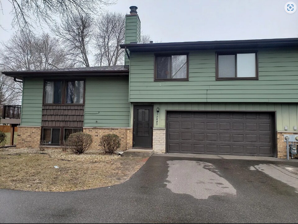 7840 83rd Ct N in Brooklyn Park, MN - Building Photo