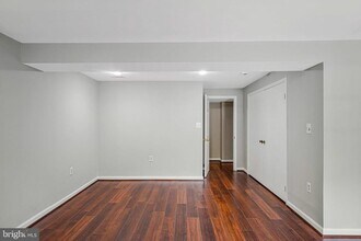 5400 New London Park Dr in Fairfax, VA - Building Photo - Building Photo