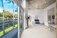 2105 Meridian Ave, Unit 103 in Miami Beach, FL - Foto de edificio - Building Photo