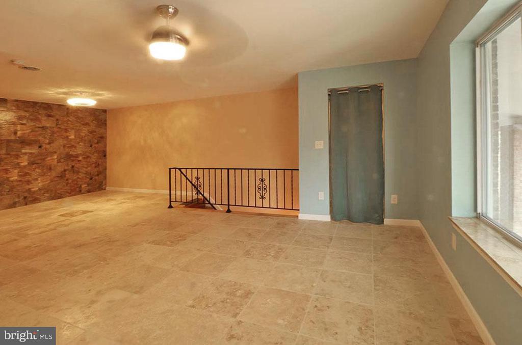 747 Garden Dr in Harrisburg, PA - Building Photo