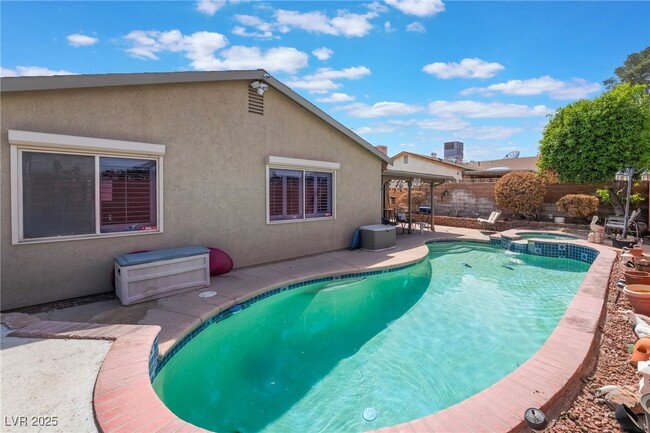 7250 Clearwater Cir in Las Vegas, NV - Building Photo - Building Photo