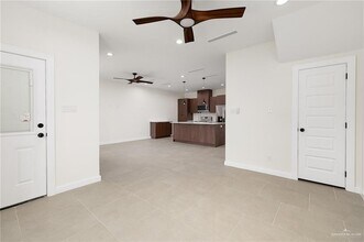 912 Bicentennial Blvd in McAllen, TX - Building Photo - Building Photo