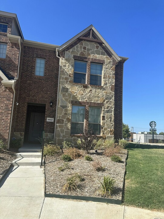 2017 Crooked Bow Dr in Mesquite, TX - Building Photo