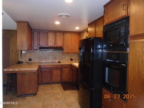 43901 Fabrik Ave in Lancaster, CA - Building Photo - Building Photo