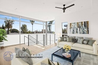 1011 N Crescent Heights Blvd. in West Hollywood, CA - Foto de edificio - Building Photo