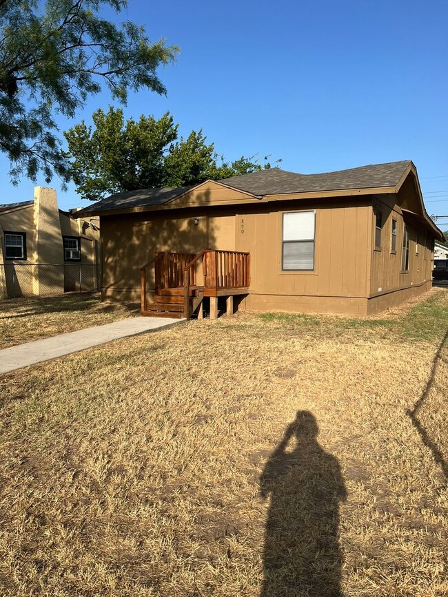 890 Hickory St in Abilene, TX - Foto de edificio - Building Photo