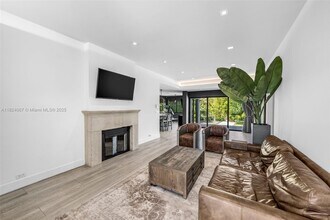 861 NE 74th St in Miami, FL - Building Photo - Building Photo