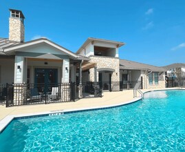 The Lantana Apartments in San Marcos, TX - Foto de edificio - Building Photo