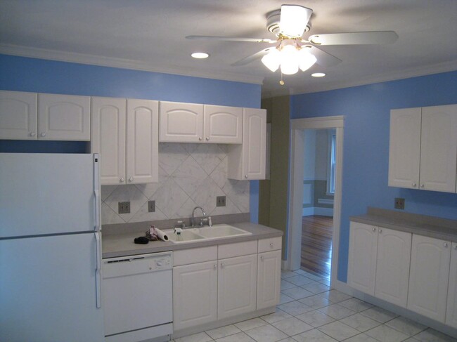 18 Bigelow St, Unit 1 in Boston, MA - Building Photo - Building Photo