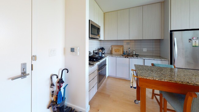 82 Fenwood Rd, Unit 1011