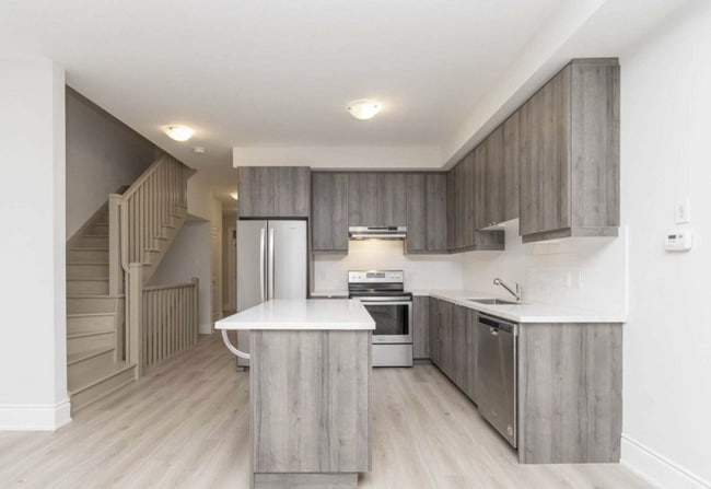 579 Wedgewood Dr in Burlington, ON - Building Photo - Building Photo