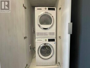 5858 Yonge St in Toronto, ON - Building Photo - Building Photo