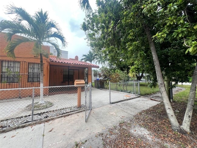 4113 SW 2nd St in Coral Gables, FL - Building Photo - Building Photo