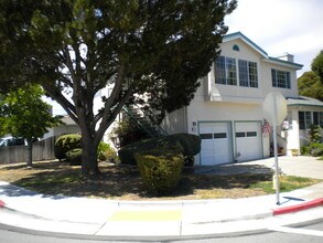 68 38th Ave W in San Mateo, CA - Foto de edificio - Building Photo