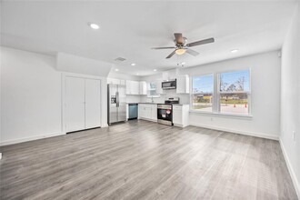 8222 Bigwood St in Houston, TX - Building Photo - Building Photo