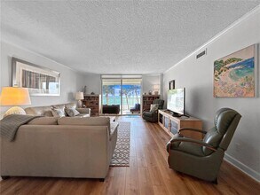 4325 Gulf of Mexico Dr in Longboat Key, FL - Building Photo - Building Photo