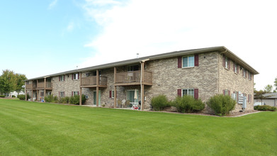 Schindler in Menasha, WI - Foto de edificio - Building Photo