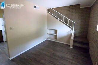 905 S Ash Ave in Tempe, AZ - Foto de edificio - Building Photo