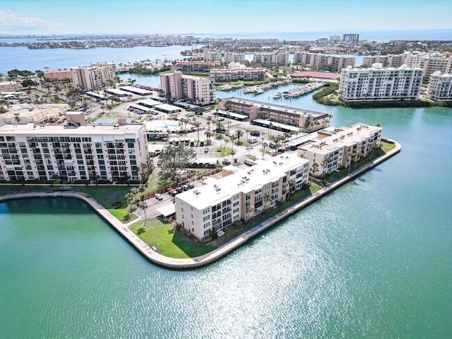 7910 Sun Island Dr S, Unit 101 in South Pasadena, FL - Foto de edificio - Building Photo